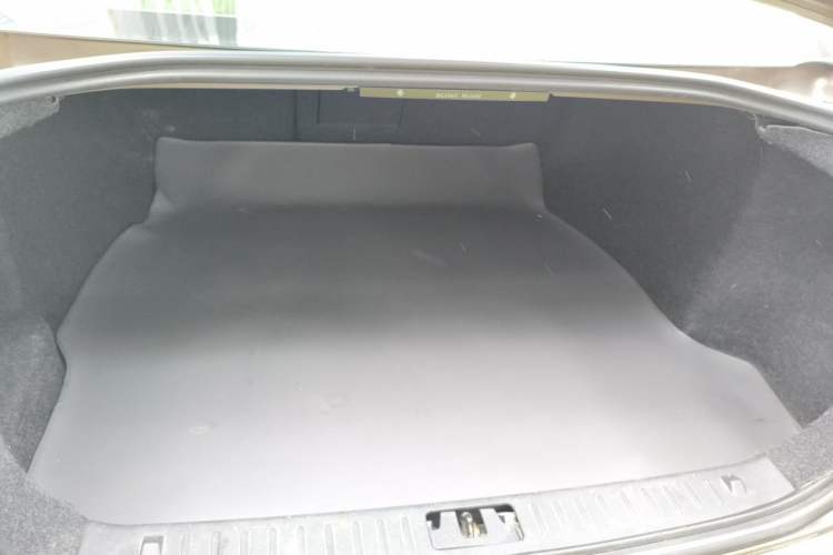 Used Volvo S80L 2011 2.0T ZhiZun Edition Trunk