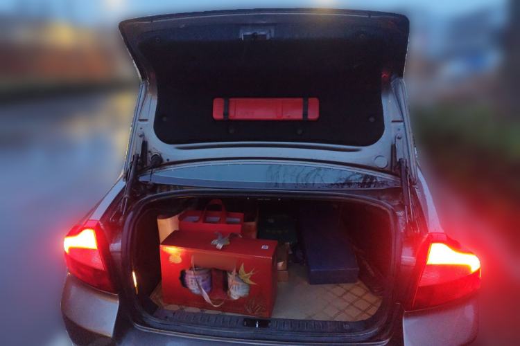 Used Volvo S80L 2011 2.0T ZhiZun Edition Trunk