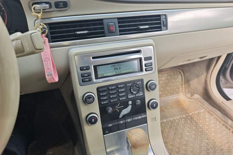 Used Volvo S80L 2011 2.0T ZhiShang Version Audio And AC Panel