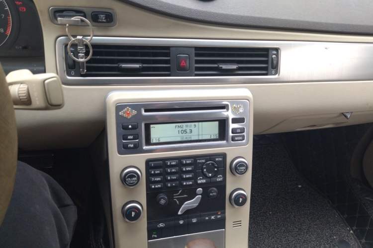 Used Volvo S80L 2011 2.0T Zhiya Edition Audio And AC Panel
