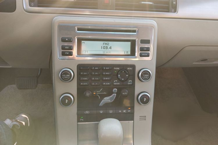 Used Volvo S80L 2011 2.0T ZhiShang Version Audio And AC Panel