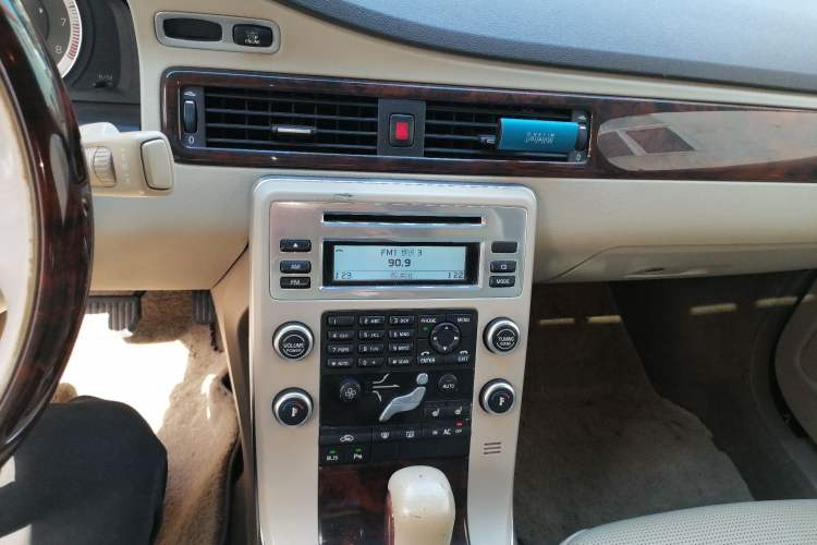 Used Volvo S80L 2011 2.0T ZhiZun Edition Audio And AC Panel