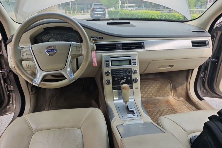 Used Volvo S80L 2011 2.0T ZhiShang Version Center Console