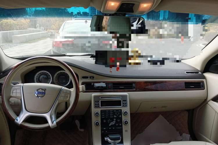 Used Volvo S80L 2011 2.0T ZhiZun Edition Center Console