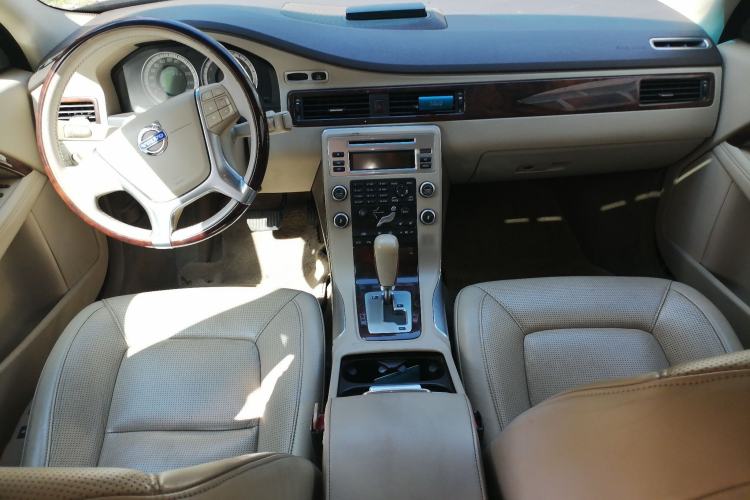 Used Volvo S80L 2011 2.0T ZhiZun Edition Center Console