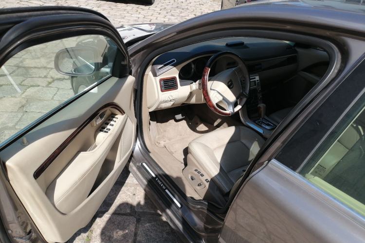 Used Volvo S80L 2011 2.0T ZhiZun Edition Driver Seat