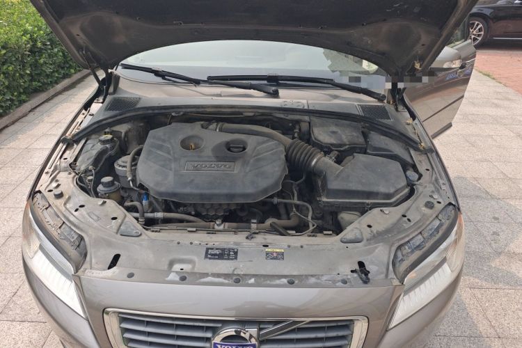 Used Volvo S80L 2011 2.0T ZhiShang Version Engine Bay