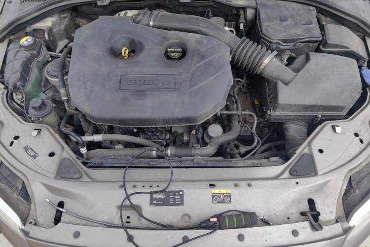 Used Volvo S80L 2011 2.0T ZhiZun Edition Engine Bay