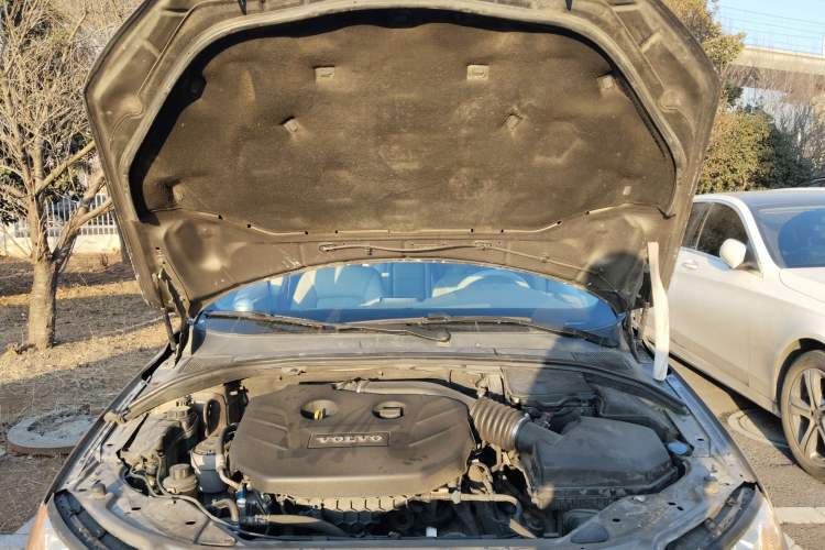 Used Volvo S80L 2011 2.0T ZhiShang Version Engine Bay