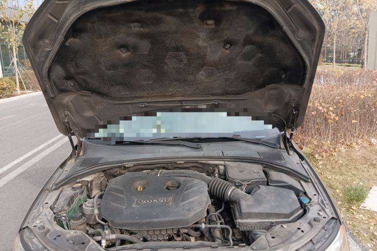 Used Volvo S80L 2011 2.0T ZhiZun Edition Engine Bay