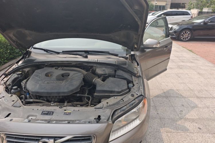 Used Volvo S80L 2011 2.0T ZhiShang Version Engine Bay Left