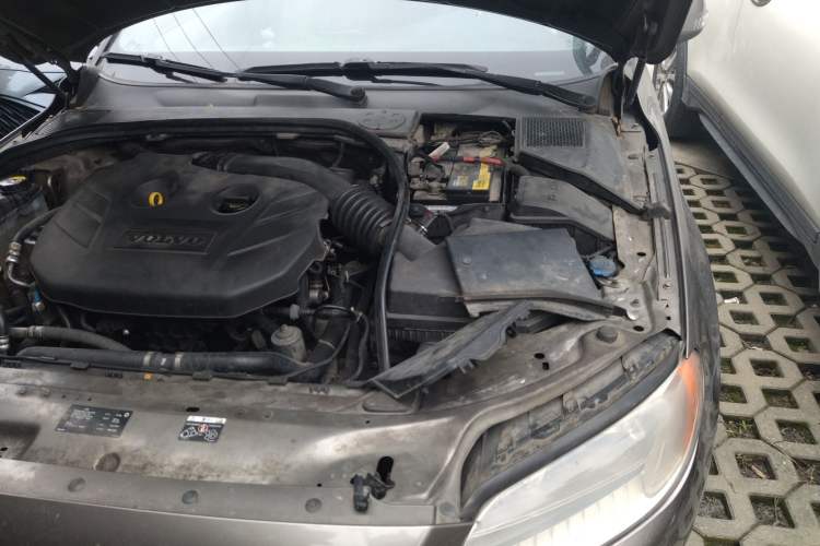 Used Volvo S80L 2011 2.0T Zhiya Edition Engine Bay Left