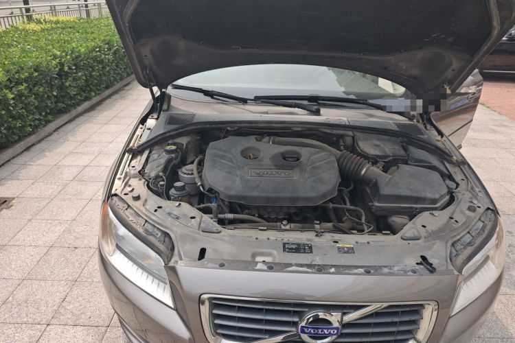 Used Volvo S80L 2011 2.0T ZhiShang Version Engine Bay Right