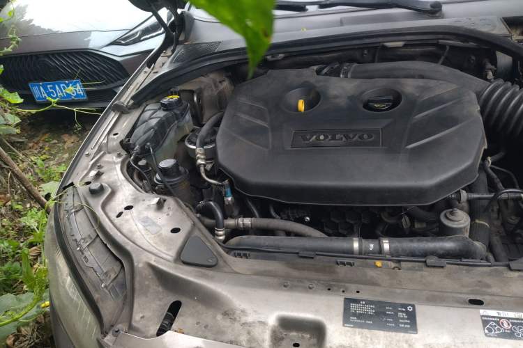 Used Volvo S80L 2011 2.0T Zhiya Edition Engine Bay Right