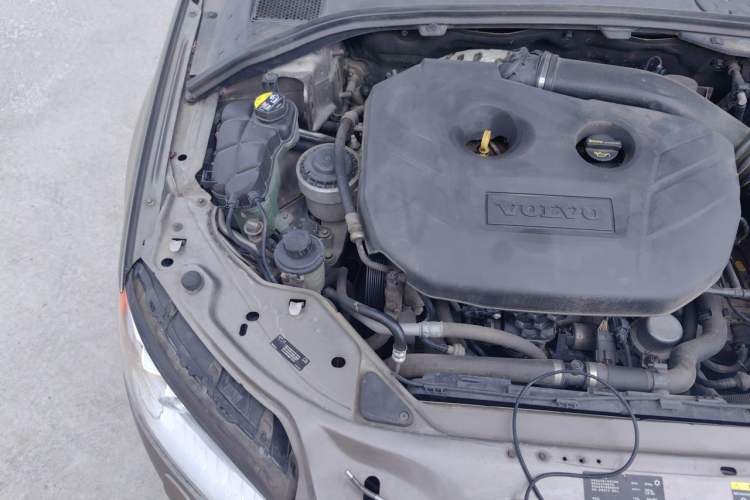 Used Volvo S80L 2011 2.0T ZhiZun Edition Engine Bay Right