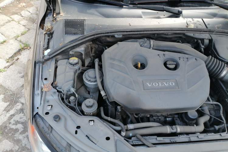 Used Volvo S80L 2011 2.0T ZhiZun Edition Engine Bay Right