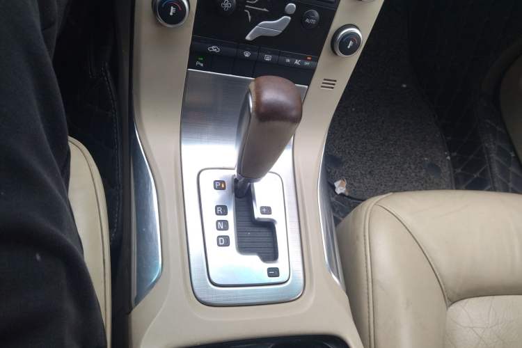 Used Volvo S80L 2011 2.0T Zhiya Edition Gear Lever