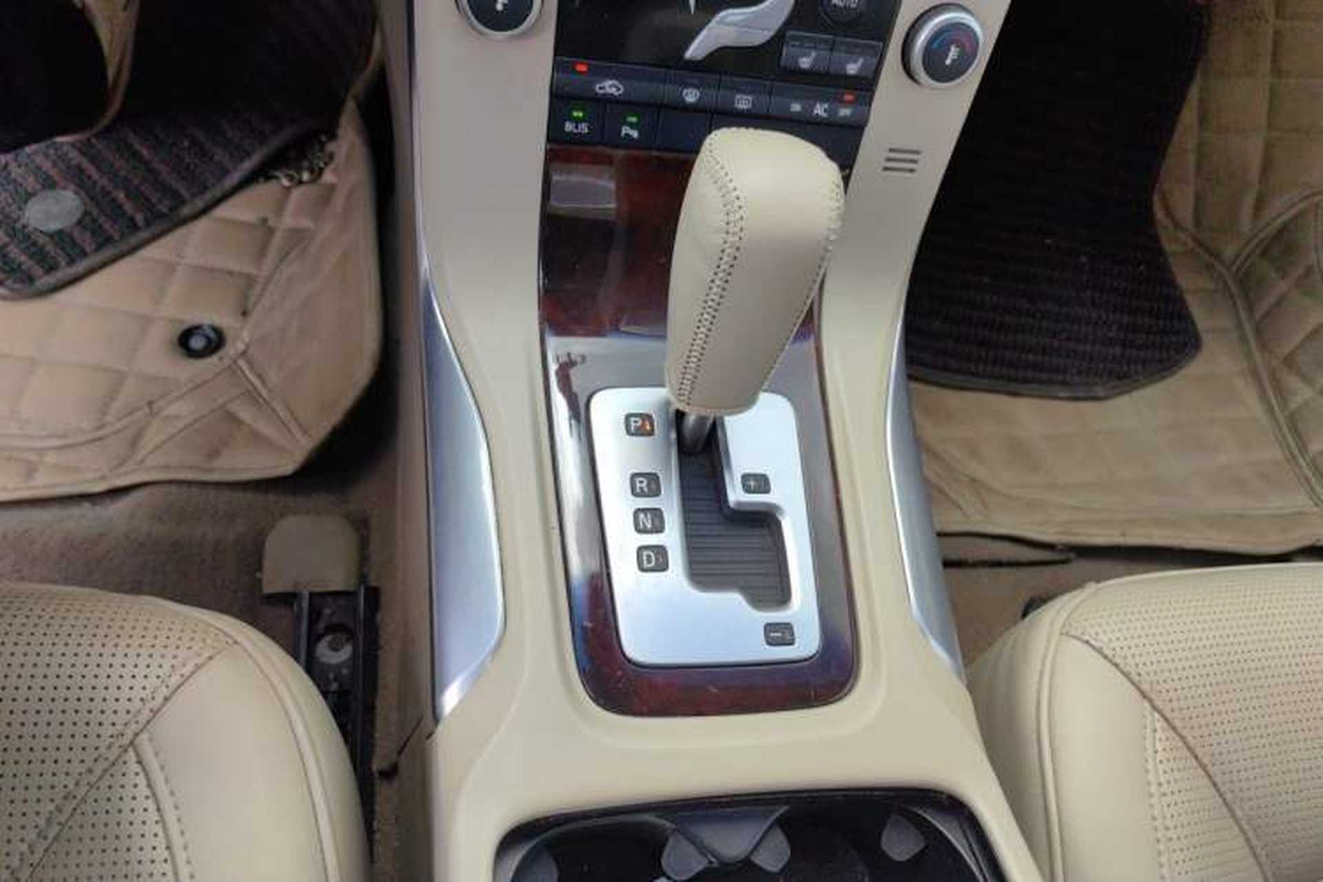 Used Volvo S80L 2011 2.0T ZhiZun Edition Gear Lever