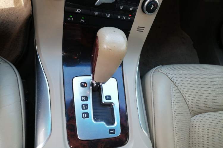 Used Volvo S80L 2011 2.0T ZhiZun Edition Gear Lever