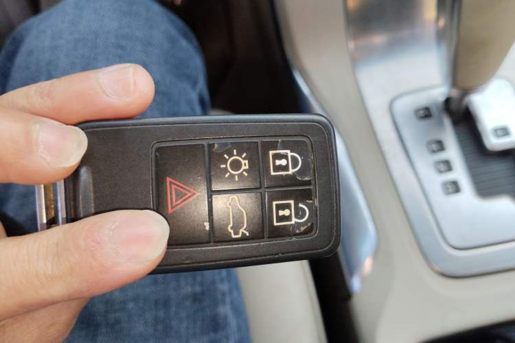 Used Volvo S80L 2011 2.0T ZhiShang Version Interior 1