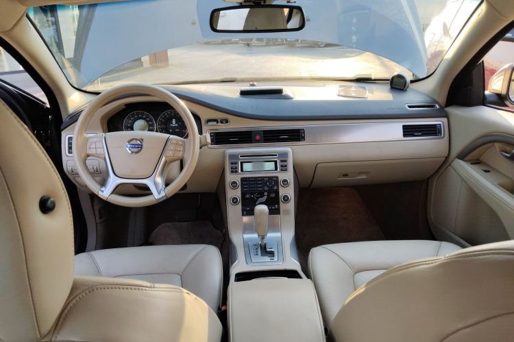 Used Volvo S80L 2011 2.0T ZhiShang Version Interior 2