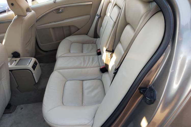 Used Volvo S80L 2011 2.0T ZhiShang Version Interior 4