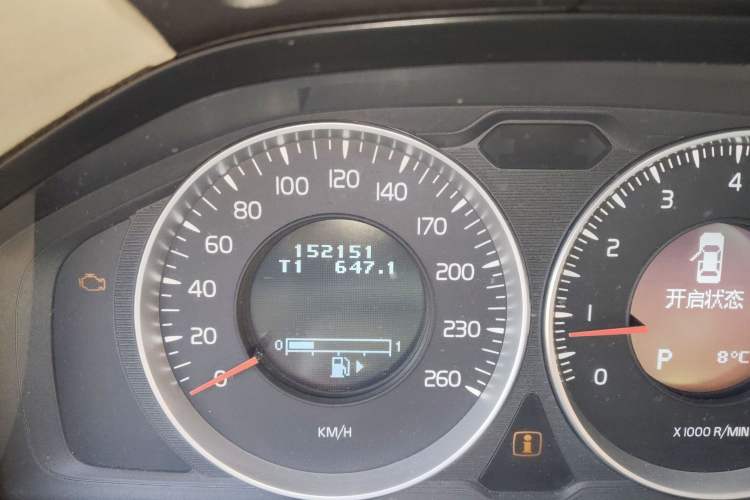 Used Volvo S80L 2011 2.0T ZhiShang Version Odometer Close Up