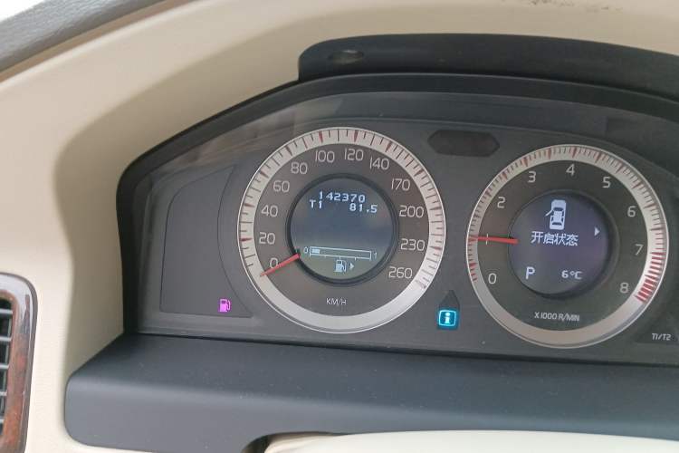Used Volvo S80L 2011 2.0T ZhiZun Edition Odometer Close Up