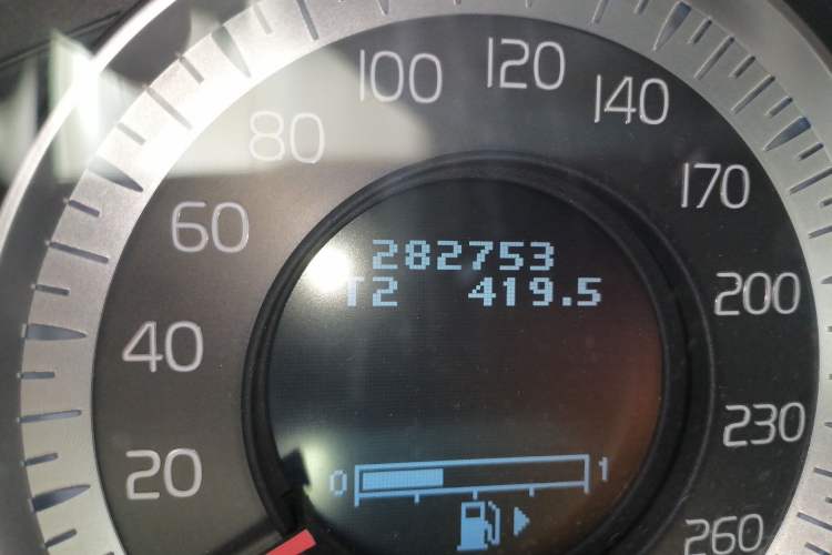 Used Volvo S80L 2011 2.0T ZhiZun Edition Odometer Close Up