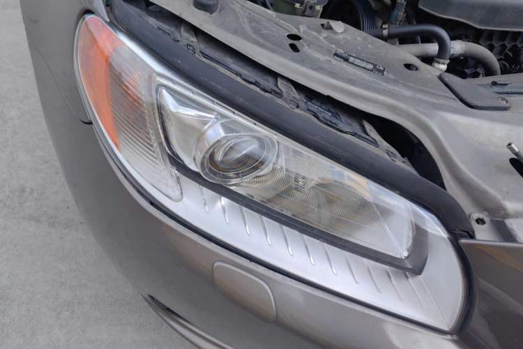 Used Volvo S80L 2011 2.0T ZhiZun Edition Right Front Headlight