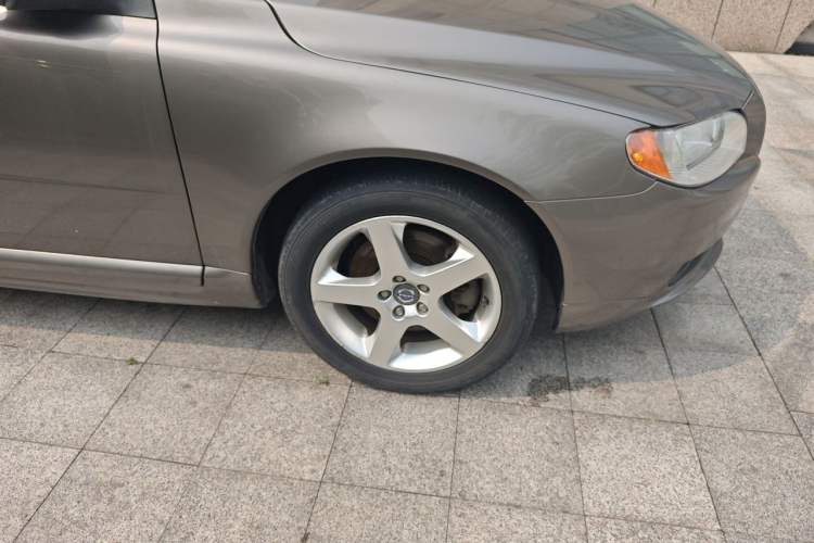 Used Volvo S80L 2011 2.0T ZhiShang Version Right Front Wheel Hub