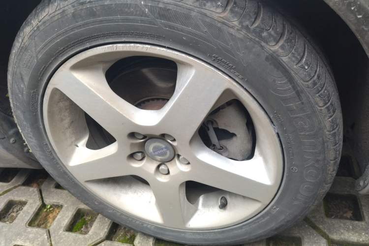 Used Volvo S80L 2011 2.0T Zhiya Edition Right Front Wheel Hub