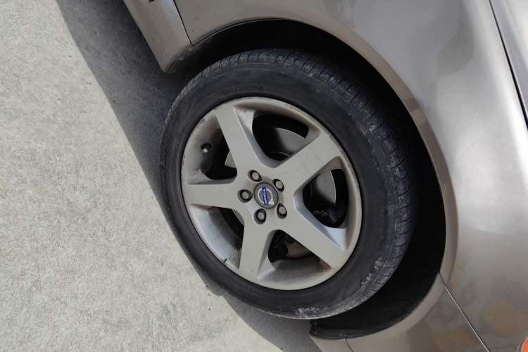 Used Volvo S80L 2011 2.0T ZhiZun Edition Right Front Wheel Hub