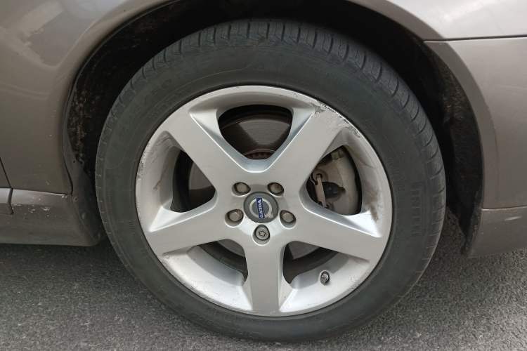 Used Volvo S80L 2011 2.0T ZhiZun Edition Right Front Wheel Hub