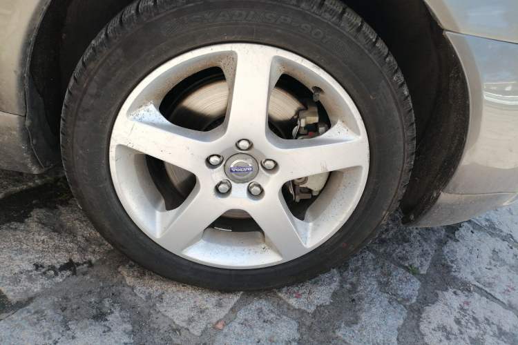 Used Volvo S80L 2011 2.0T ZhiZun Edition Right Front Wheel Hub