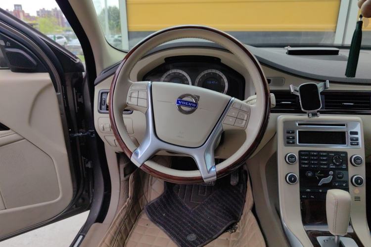 Used Volvo S80L 2011 2.0T ZhiZun Edition Steering Wheel