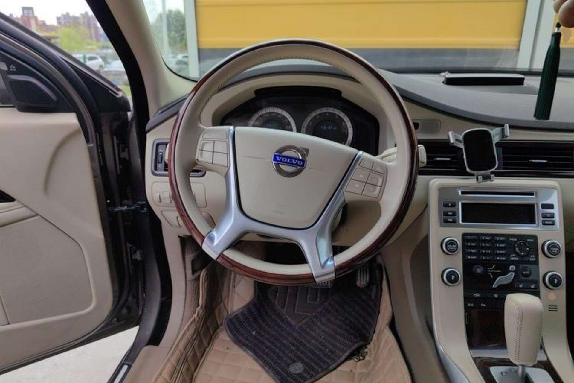 Used Volvo S80L 2011 2.0T ZhiZun Edition Steering Wheel