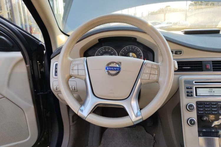 Used Volvo S80L 2011 2.0T ZhiShang Version Steering Wheel