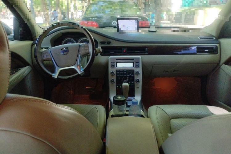 Used Volvo S80L 2011 2.0T ZhiZun Edition Center Console