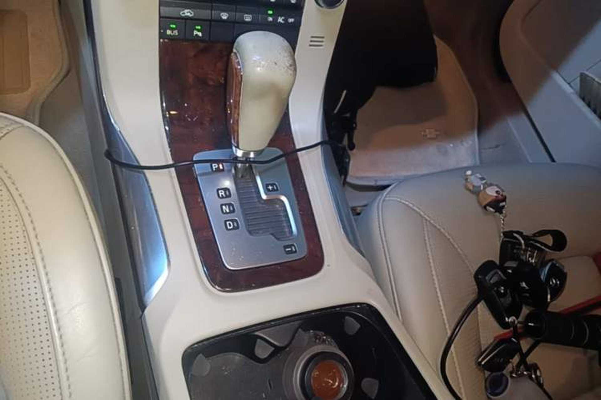 Used Volvo S80L 2011 2.0T ZhiZun Edition Gear Lever