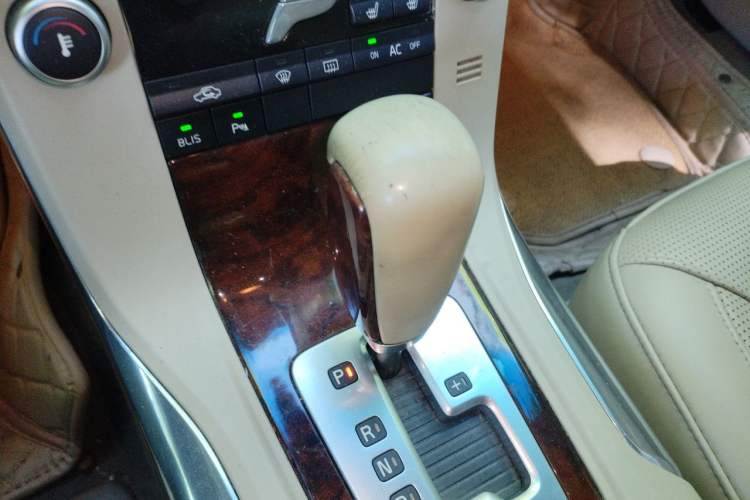 Used Volvo S80L 2011 2.0T ZhiZun Edition Gear Lever