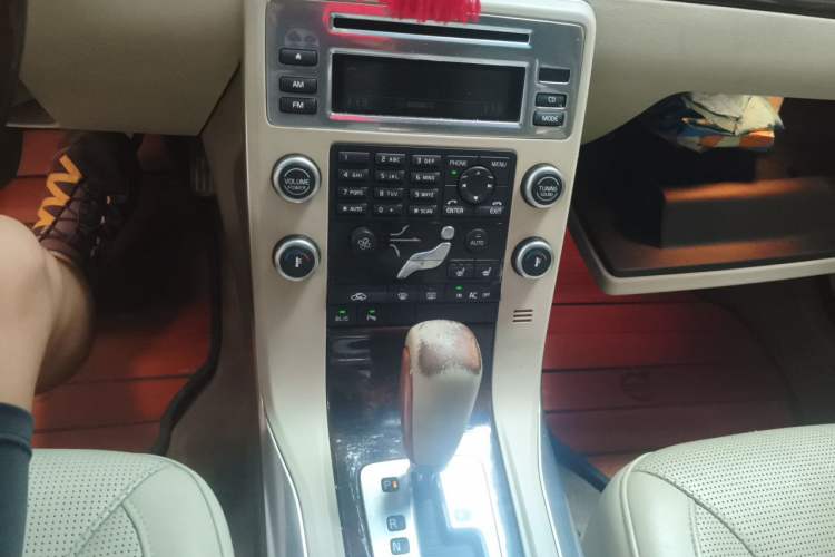 Used Volvo S80L 2011 2.0T ZhiZun Edition Audio And AC Panel