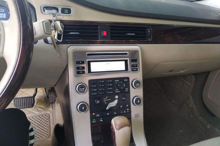 Used Volvo S80L 2011 2.0T ZhiZun Edition Audio And AC Panel