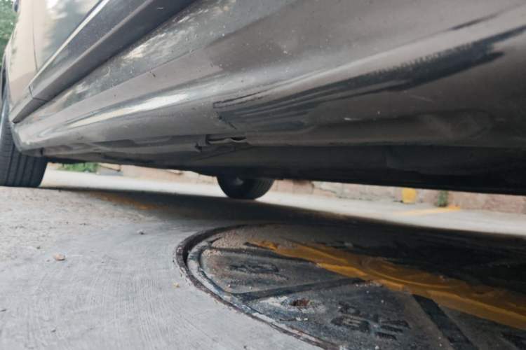 Used Volvo S80L 2011 2.0T Zhiya Edition Chassis Front Right