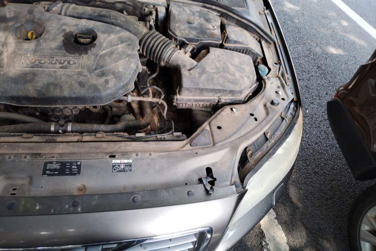 Used Volvo S80L 2011 2.0T ZhiZun Edition Engine Bay Left