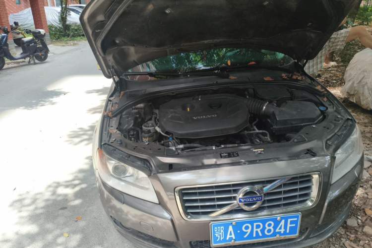 Used Volvo S80L 2011 2.0T ZhiZun Edition Engine Bay Right