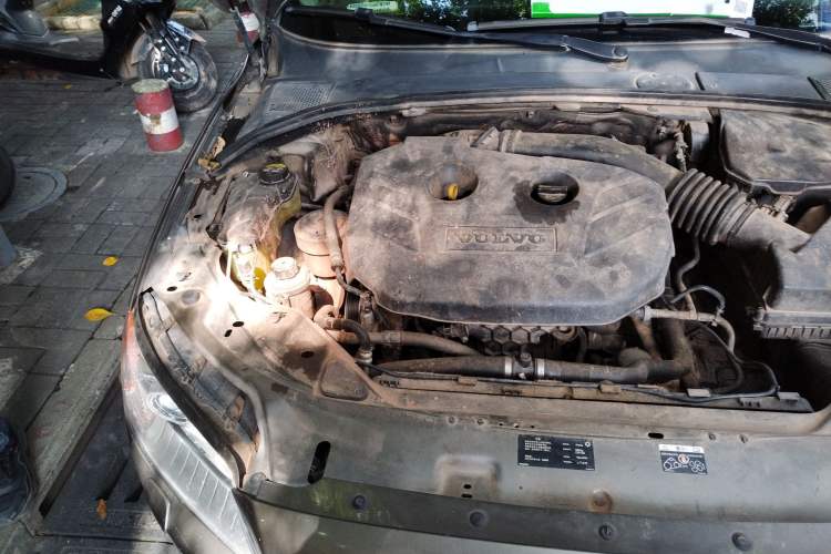 Used Volvo S80L 2011 2.0T ZhiZun Edition Engine Bay Right
