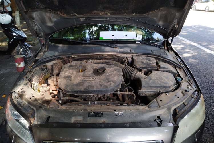 Used Volvo S80L 2011 2.0T ZhiZun Edition Engine Bay