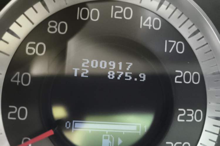 Used Volvo S80L 2011 2.0T ZhiZun Edition Odometer Close Up