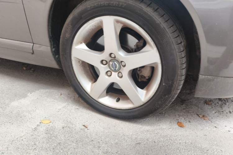 Used Volvo S80L 2011 2.0T ZhiZun Edition Right Front Wheel Hub